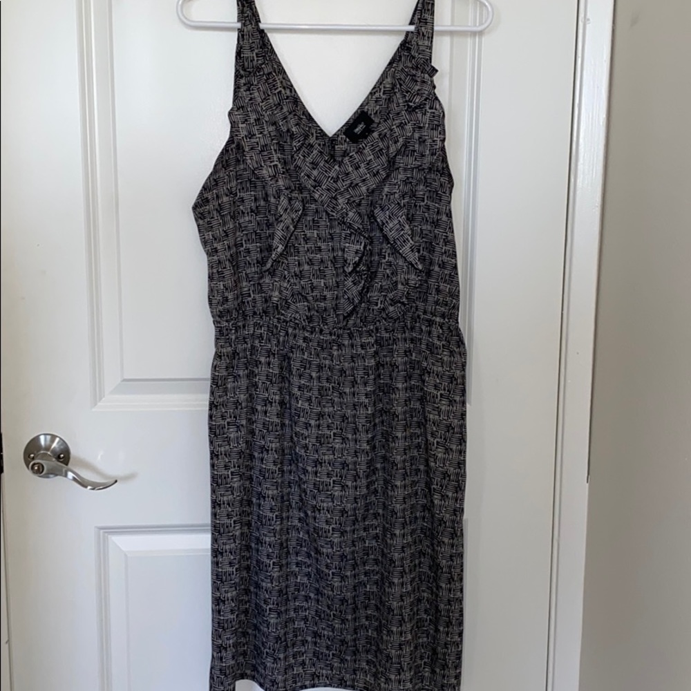 Patterned black/tan ruffle dress